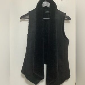 Zara Woman Black faux fur vest low-high hem size M (0117)